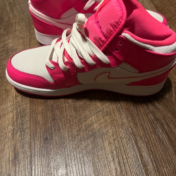 Womens Air Jordan’s - never worn - Picture 6 of 7